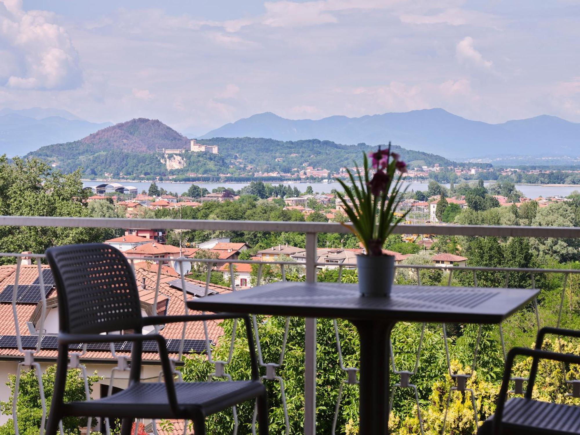 Casa Ierardi - Appartamento Arona Bellavista エクステリア 写真