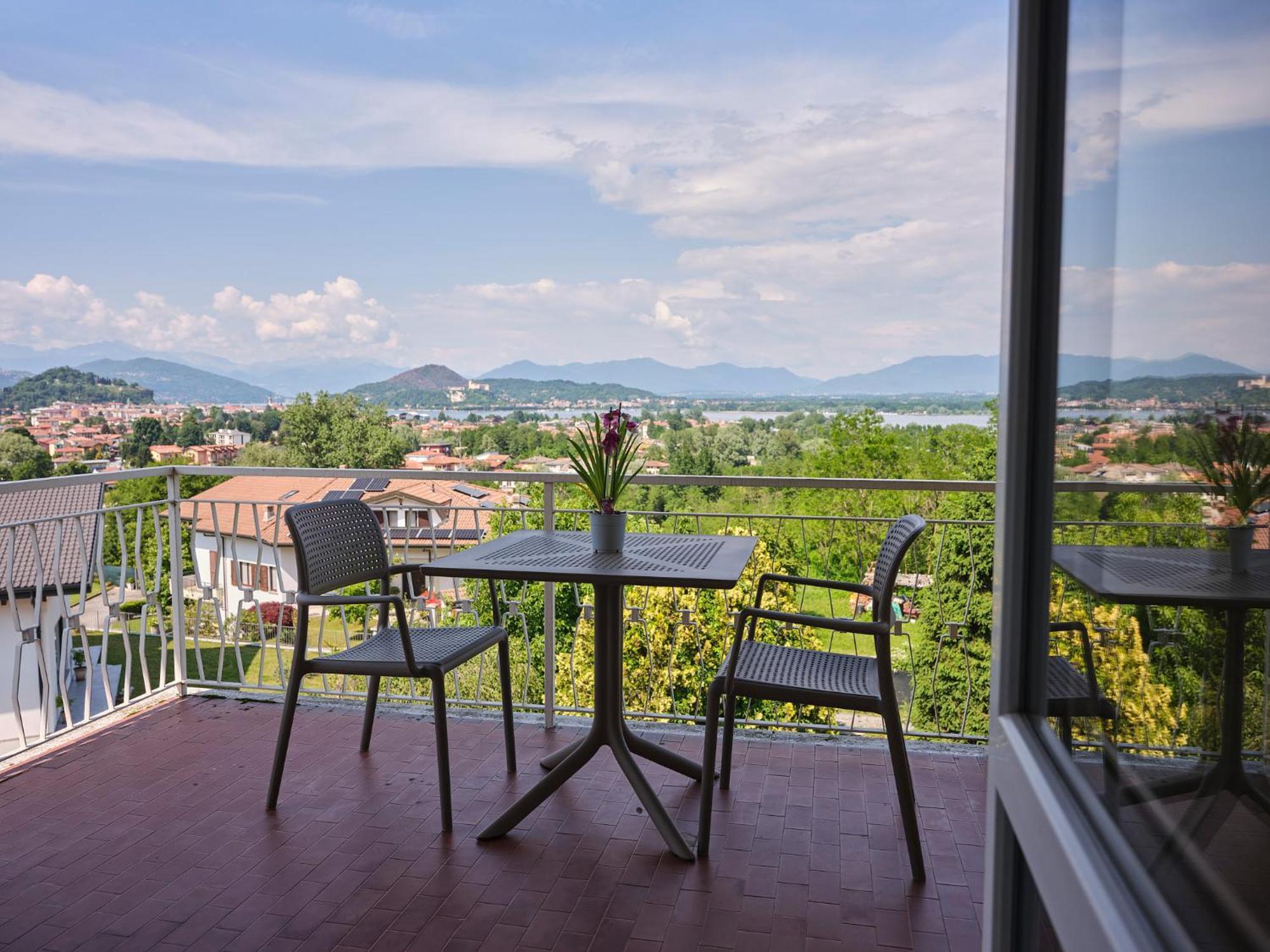 Casa Ierardi - Appartamento Arona Bellavista エクステリア 写真