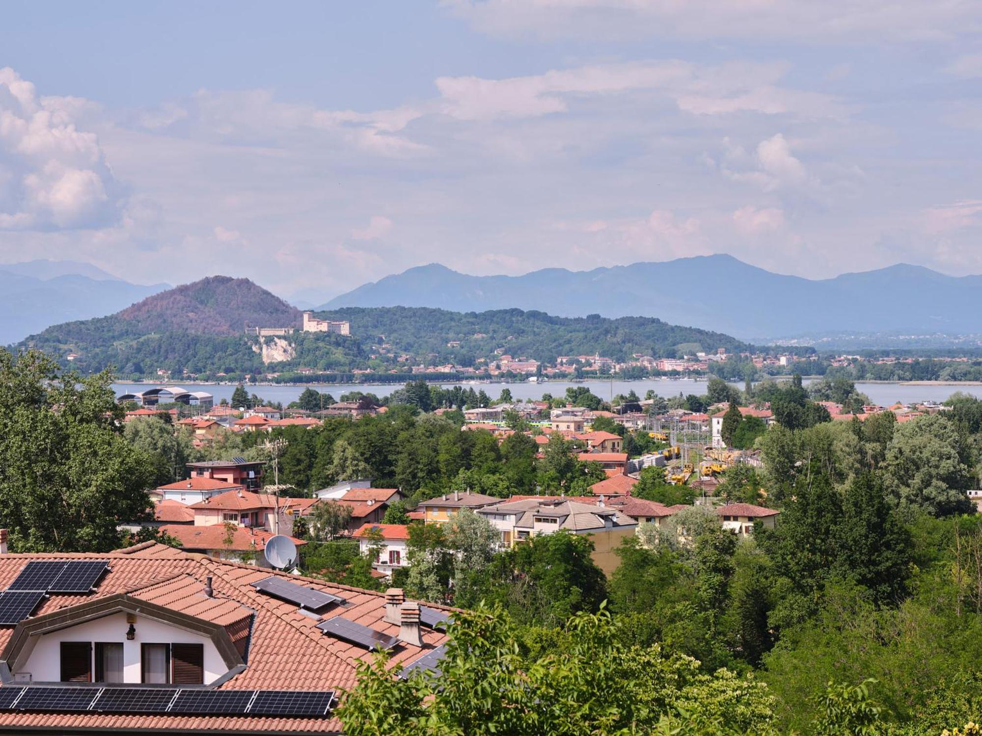 Casa Ierardi - Appartamento Arona Bellavista エクステリア 写真